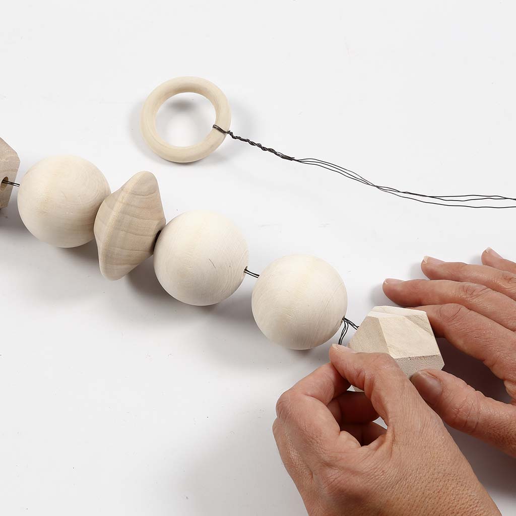 DIY-deco-sospensione-photo-perline in legno-02