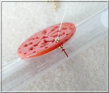 Ciondolo Cheyenne in plexiglass traforato con perle di vetro di Puca : Tappa 3