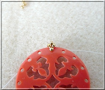 Ciondolo Cheyenne in plexiglass traforato con perle di vetro di Puca : Tappa 5