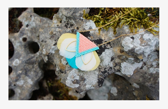 /tutoriel-collier-tissage-brick-stitch-triangle-plumes-vf2