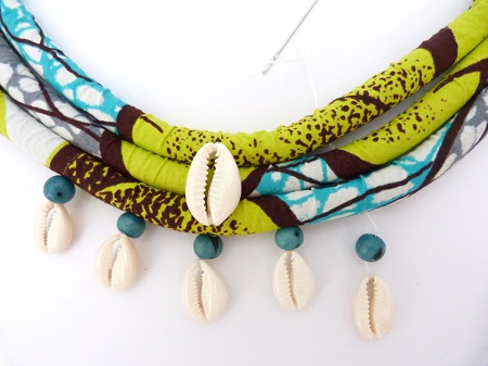 Collana in tessuto wax e conchiglie : Tappa 5