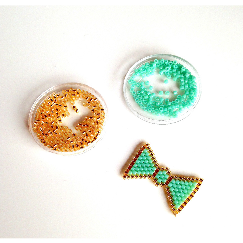 Broche Nodo in Brick Stitch