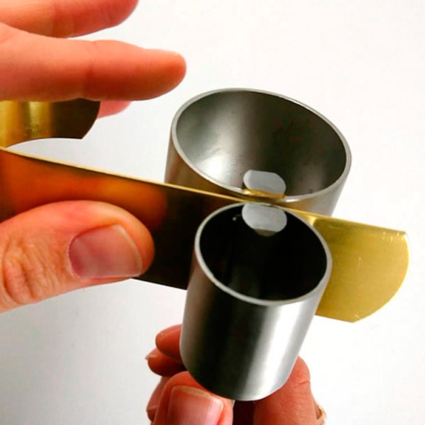 Schema uso di utensili dimostrazione di doppio cilindro pinza per formare gioielli