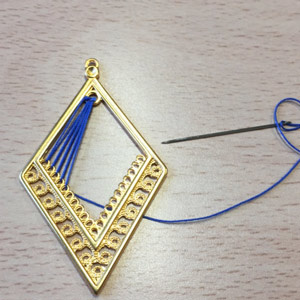 Orecchini a filo teso Lizbeth : Tappa 2