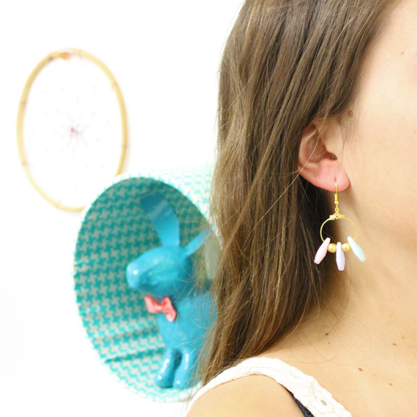 Orecchini tondi pere sfaccettate e palline satinate Orecchini tondi pere sfaccettate e palline satinate