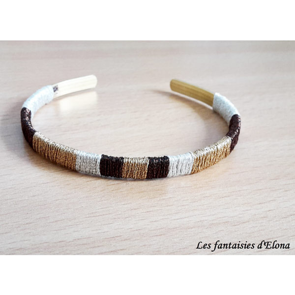 Step 1 : Cut a 60 cm piece of tiger tail and slide on 16 5810 8 mm Powder Rose Pearl and 6 x 5810 10 mm Powder Rose Pea Step 1 : Cut a 60 cm piece of tiger tail and slide on 16 5810 8 mm Powder Rose Pearl and 6 x 5810 10 mm Powder Rose Pea