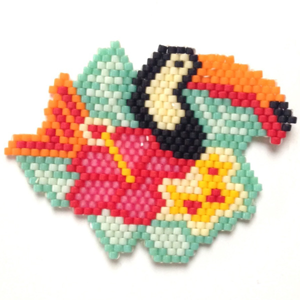Tucano fiore brickstitch con Miyuki delicas