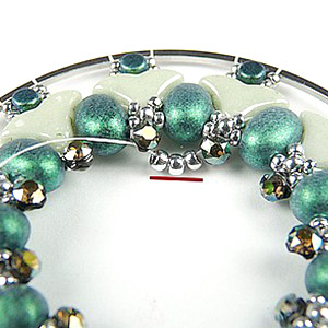 step 15 Personalizza lo specchio tascabile Elsa perline in vetro Puca