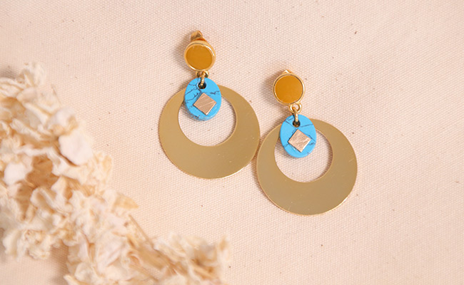 Schema Orecchini pendenti fantasia con imitazione di turchese