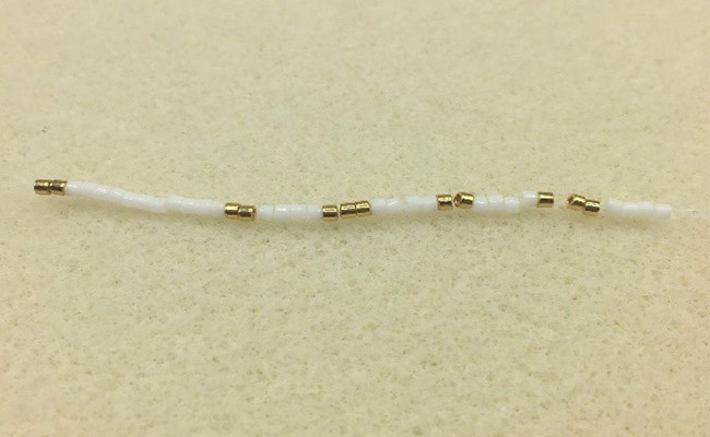 Fai da te Orecchini chic a triangolo 3D di Miyuki Delicas 11/0 : Tappa 1