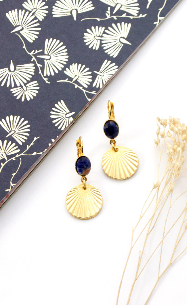 Schema Orecchini cabochon in sodalite con paillettes plissettati