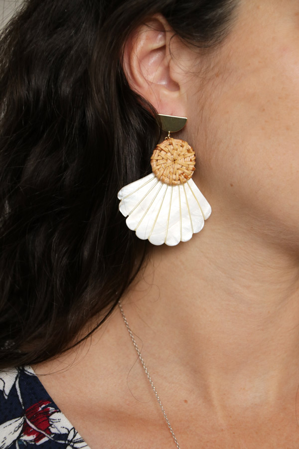 Schema Orecchini in conchiglia e rattan