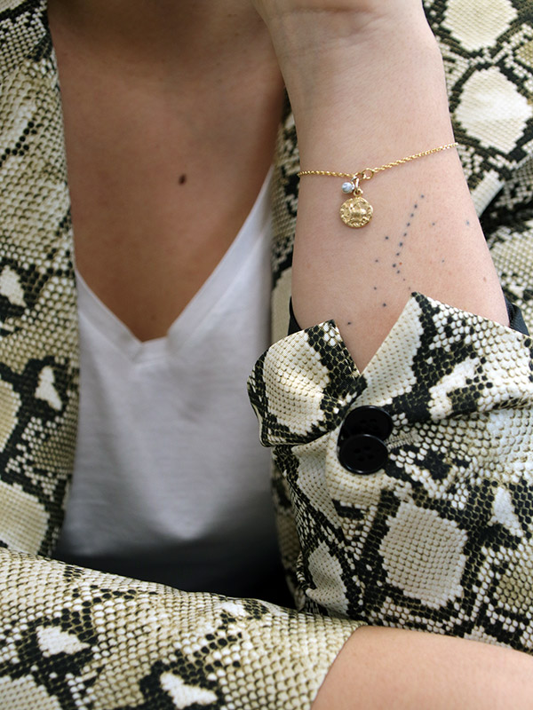 Schema Bracciale in oro con segno zodiacale e ciondolo in pietra preziosa