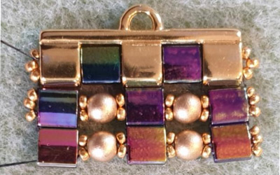 Bracciale polsino multirow in perline di Tila, perline rotonde in vetro ceco e perline 15 : Tappa 15