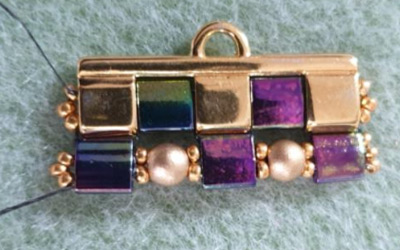 Bracciale polsino multirow in perline di Tila, perline rotonde in vetro ceco e perline 15 : Tappa 12