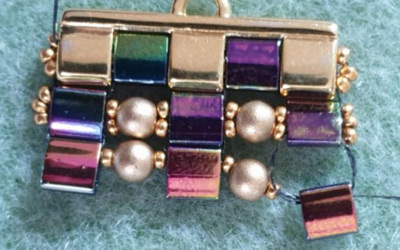 Bracciale polsino multirow in perline di Tila, perline rotonde in vetro ceco e perline 15 : Tappa 14