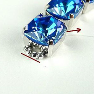 Bracciale Eléonore in perle PureCrystal e perle di vetro di Puca : Tappa 6