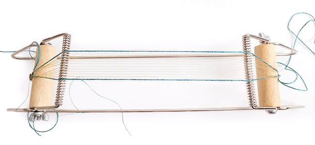 Bracciale intrecciato Miyuki e fili lucidi Pietra ametista passaggio 1