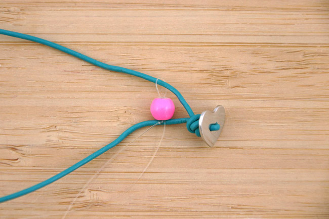 Passo 3- braccialetto-avvolgente-multicolore-2-giri-bambino