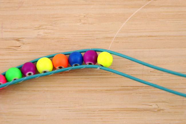 Step 4- braccialetto-avvolgente-multicolor-2-giri-bambino