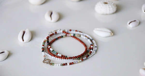 Bracciale multi-fila di pietre preziose con inserto in argento 925