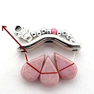 Collana Lucie con distanziatore Bowtrio e perle di vetro Amos di Puca : Tappa 2 Collana Lucie con distanziatore Bowtrio e perle di vetro Amos di Puca : Tappa 2