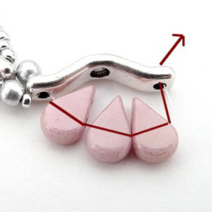 Collana Lucie con distanziatore Bowtrio e perle di vetro Amos di Puca : Tappa 7 Collana Lucie con distanziatore Bowtrio e perle di vetro Amos di Puca : Tappa 7