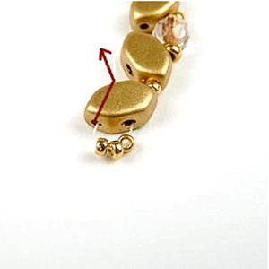 Step 3 - Collana di perle di vetro Patty Piros Puca