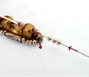 Passo 11 - Fai da te Tinaya collana perle di vetro Puca