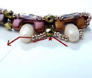 Passo 18 - Fai da te Tinaya collana perle di vetro Puca