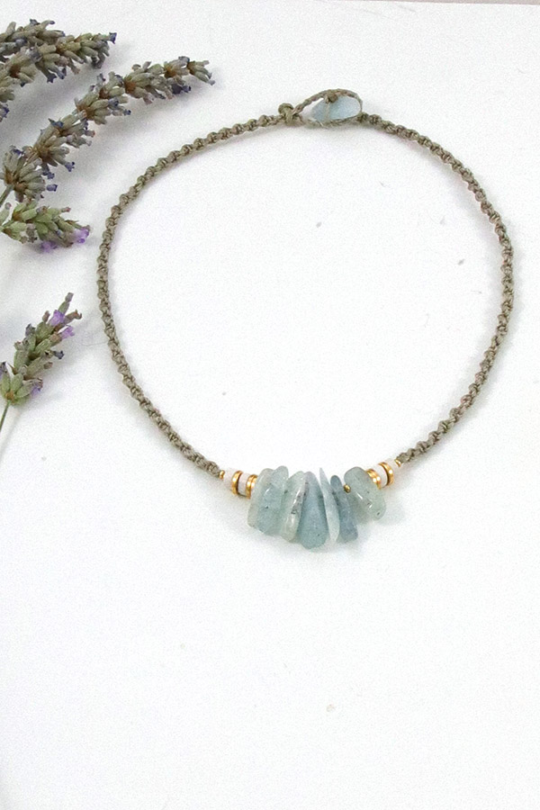 Schema Raffinata collana di acquamarina e macramè