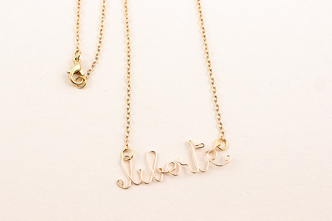 lettering passo 6 collegare la catena alla parola in filo