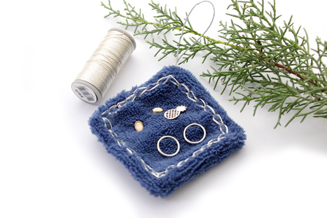 Orecchini a bottone porta gioielli fai-da-te da appendere in pelliccia