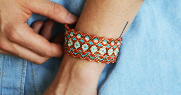 Come realizzare una doppia tessitura di peyote?