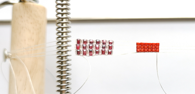 tissage de perles de forme irrégulière