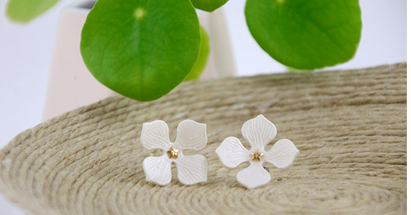 Fiori di ortensia in pasta polimerica Fiori di ortensia in pasta polimerica