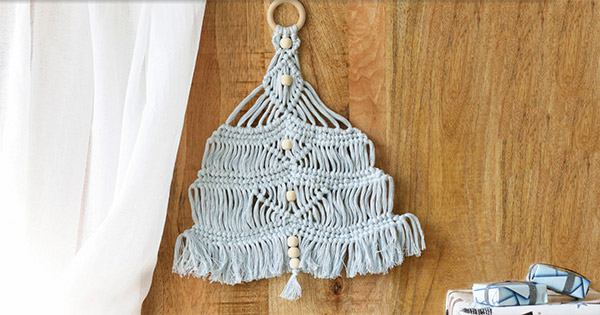DIY - Sapin de noël en macramé DIY - Sapin de noël en macramé