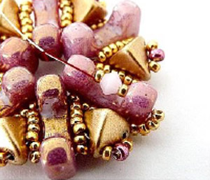 Step 10 Ciondolo Thais fai-da-te in perle di vetro di Puca