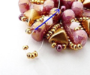 Step 12 Ciondolo Thais fai-da-te in perle di vetro di Puca