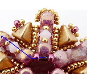 Step 13 Ciondolo Thais fai-da-te in perle di vetro di Puca