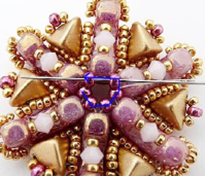 Step 14 Ciondolo Thais fai-da-te in perle di vetro di Puca