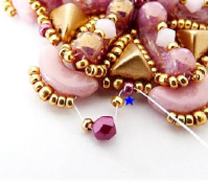 Step 17 Ciondolo Thais fai-da-te in perle di vetro di Puca