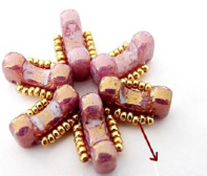 Step 5 Ciondolo Thais fai-da-te in perle di vetro di Puca