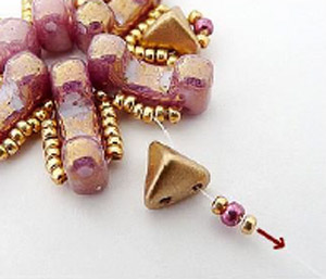 Step 6 Ciondolo Thais fai-da-te in perle di vetro di Puca