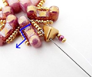 Step 7 Ciondolo Thais fai-da-te in perle di vetro di Puca