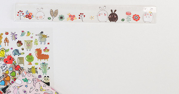 Righello tutorial fai-da-te in resina epossidica e adesivi kawai