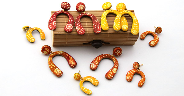 Orecchini effetto batik in pasta polimerica Orecchini effetto batik in pasta polimerica