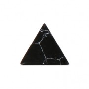 Cabochon triangolo imitazione Howlite dipinto 8.5x8.5 mm Jet x5|raw }}
