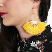 Pendente ventaglio con nappine e poliestere 80x55 mm Nero/dorato x1