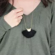 Pendente ventaglio con nappine e poliestere 80x55 mm Nero/dorato x1